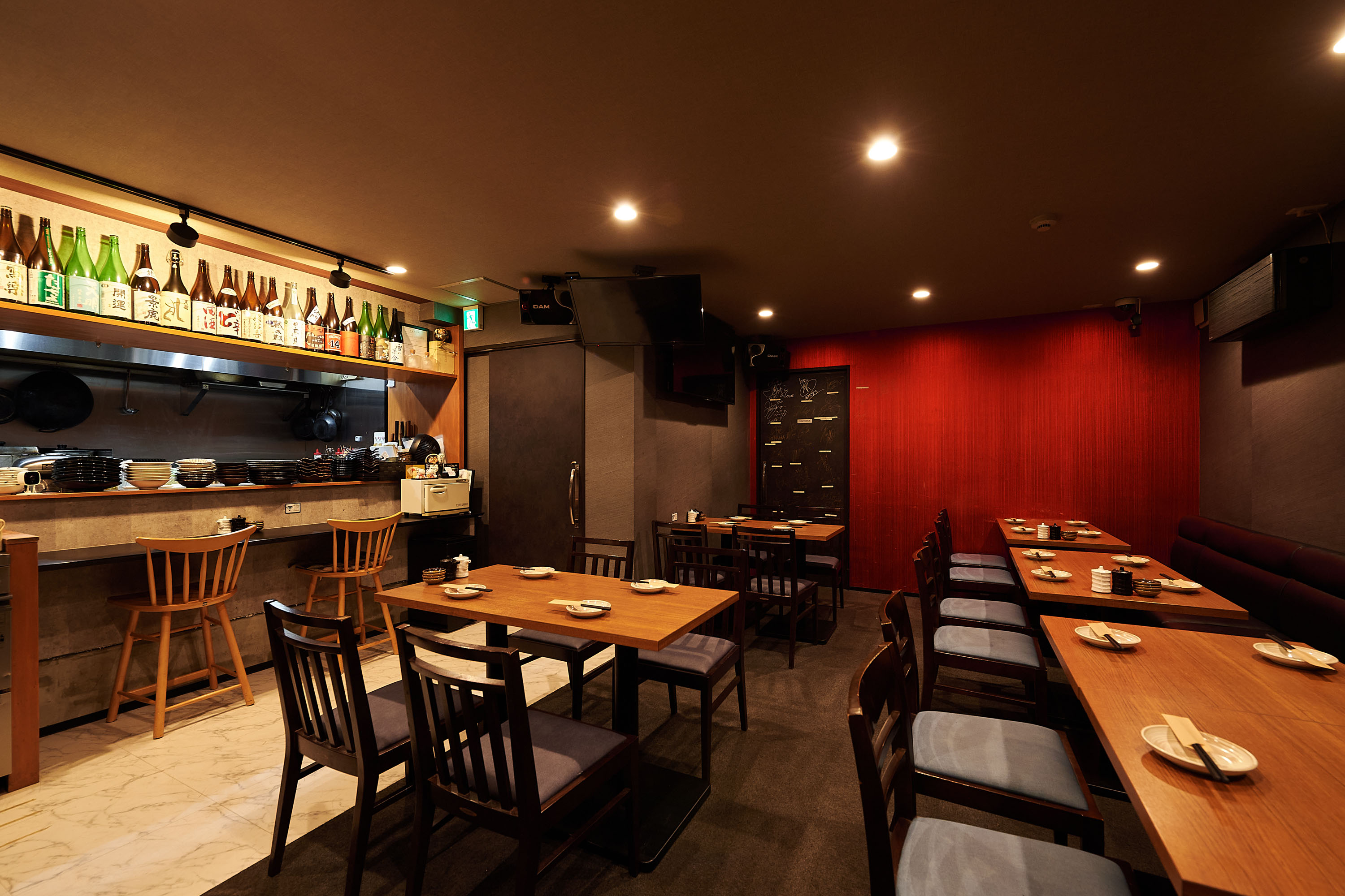 牡蠣と日本酒 成光の店内