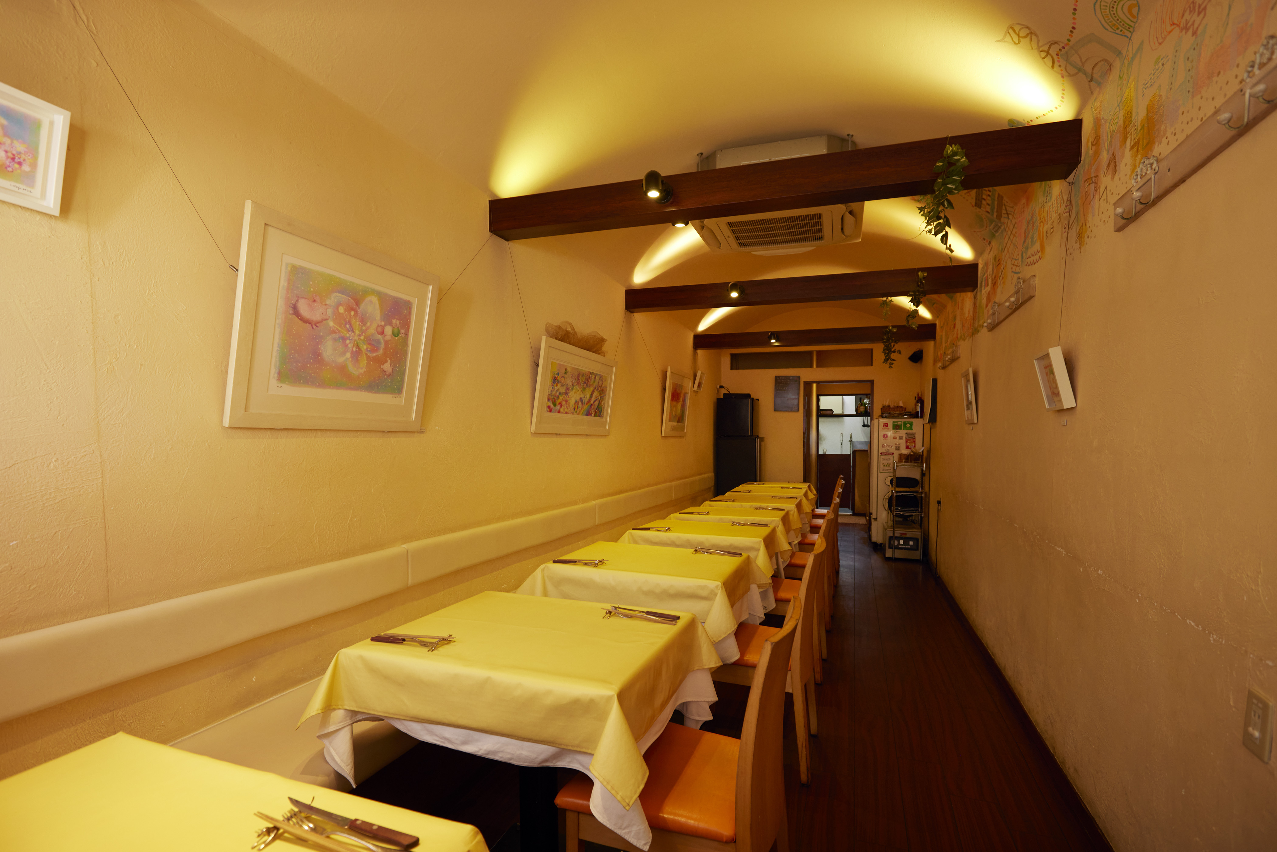レストランMOMOの店内