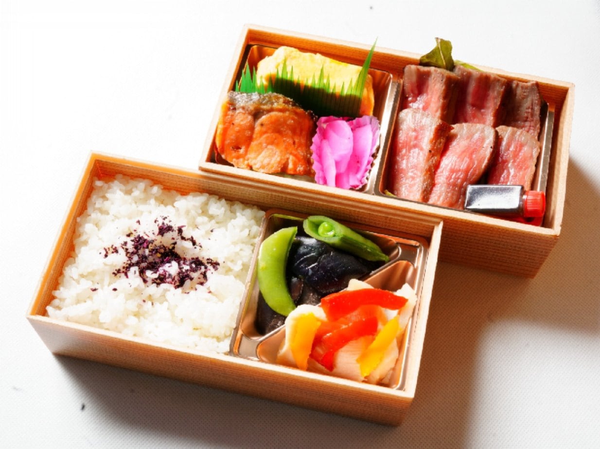 ステーキ・魚弁当.jpg